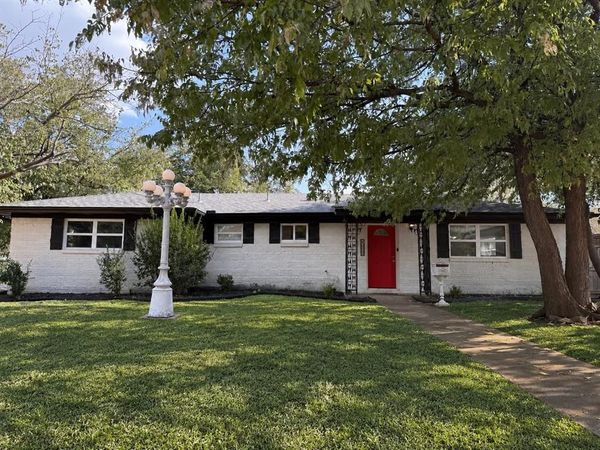 4928 Ira Street , Haltom City, TX 76117