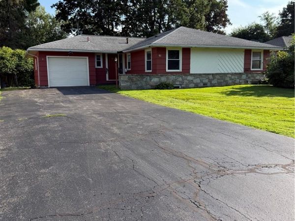 61 Fernboro Road , Rochester, NY 14618