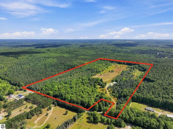 145 35 Road S, Cadillac, MI 49601