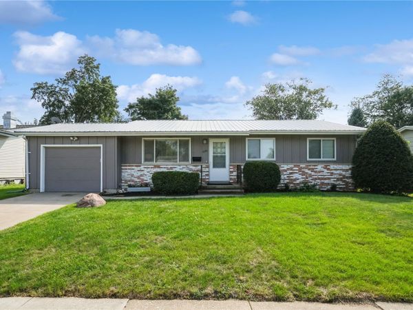5101 1st Ave SW , Cedar Rapids, IA 52405