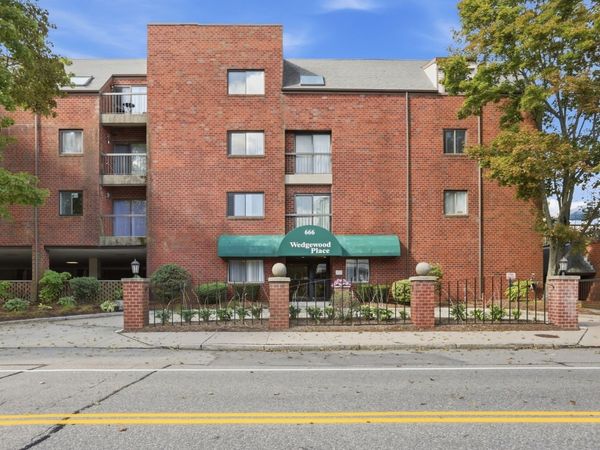 666 Main Street, Unit 210, Winchester, MA 01890