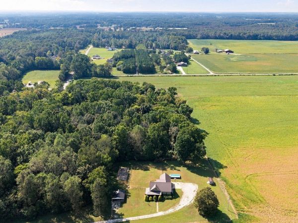 926 Post Oak Rd , Belvidere, TN 37306