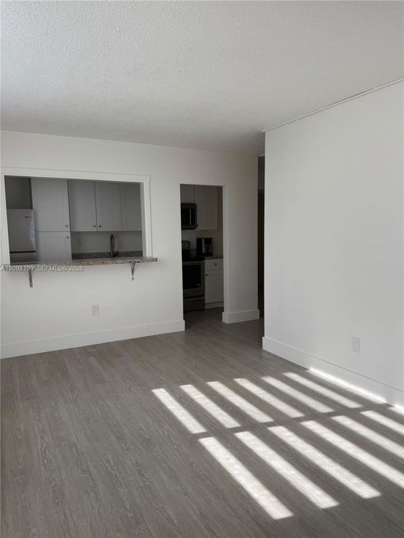 1255 Collins Ave , Unit 406, Miami Beach, FL 33139 Photo
