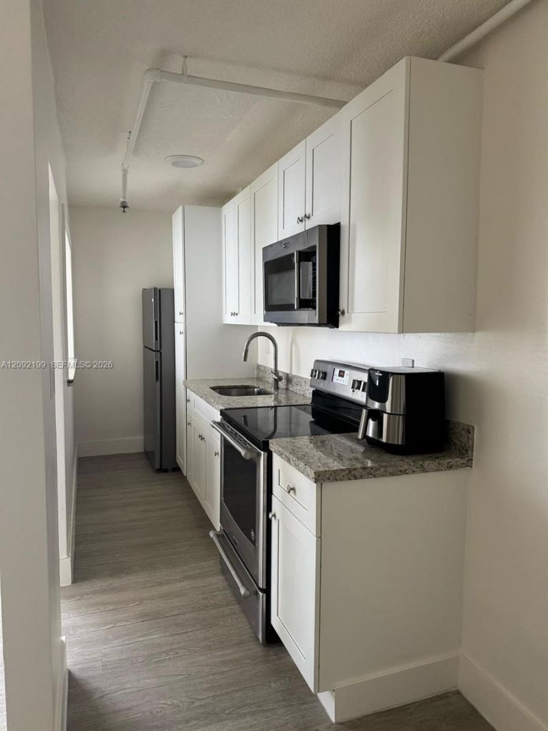 1255 Collins Ave , Unit 406, Miami Beach, FL 33139 Photo
