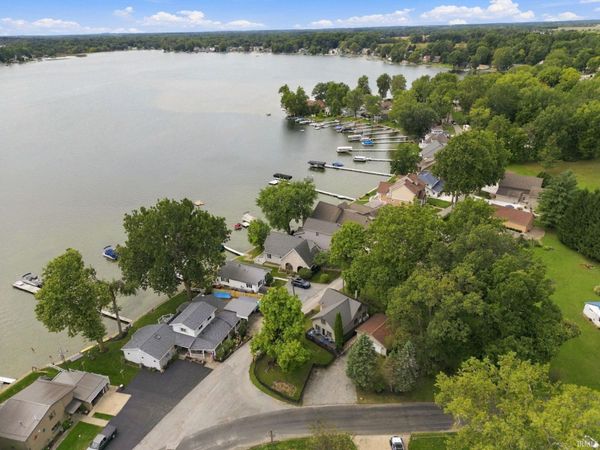 5794 S 550 E Road, Wolcottville, IN 46795