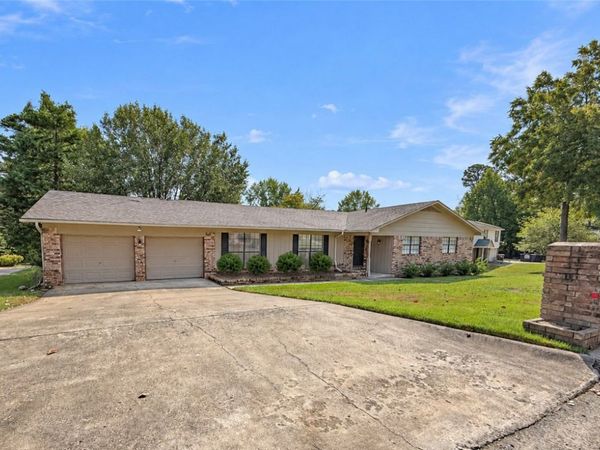 907 Kings Court , Russellville, AR 72801