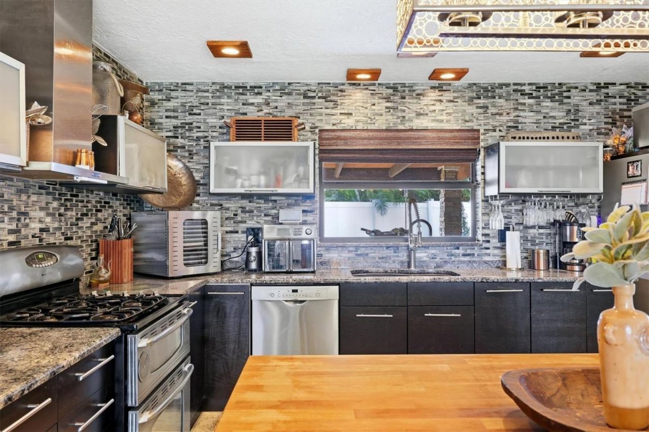 624 Saint Andrews Drive, Sarasota, FL 34243 Photo