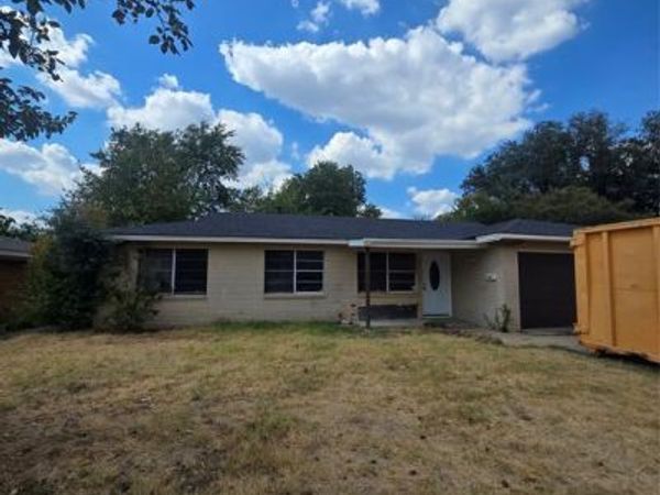 5820 Sandra Drive , Fort Worth, TX 76133