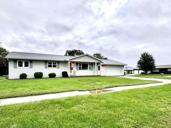 121 Palmer Dr , LaPorte City, IA 50651