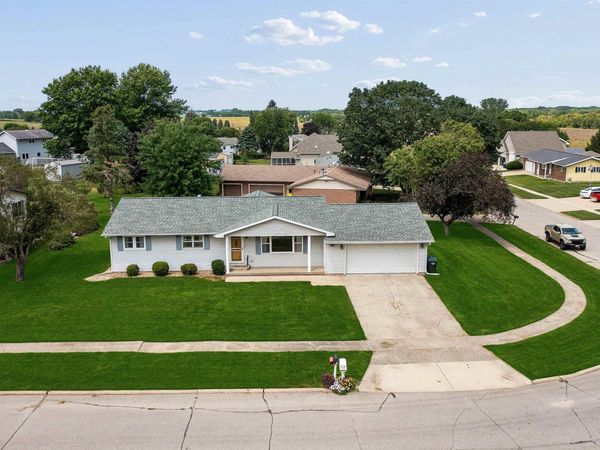 121 Palmer Dr , LaPorte City, IA 50651