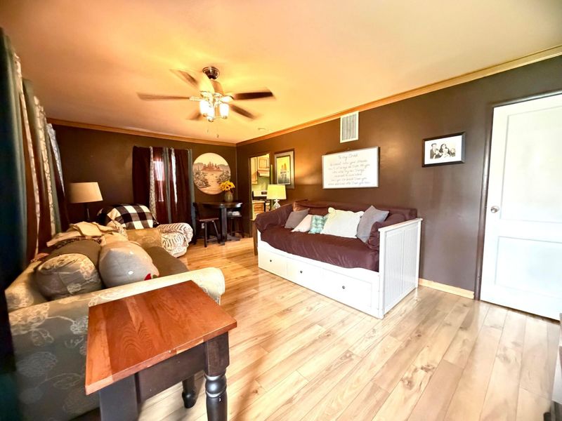 1054 S James Road, Columbus, OH 43227 Photo 4