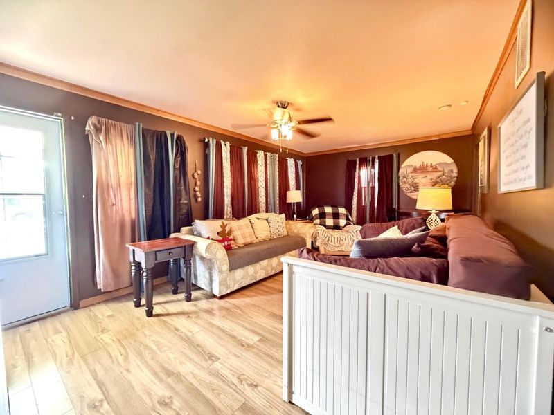 1054 S James Road, Columbus, OH 43227 Photo 6