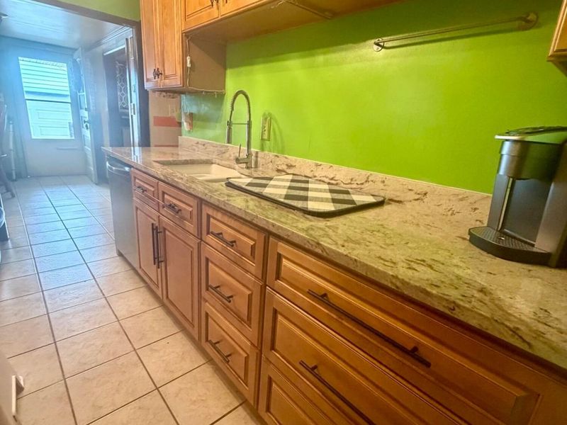 1054 S James Road, Columbus, OH 43227 Photo 8