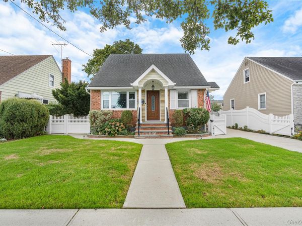 159 Raff Avenue, Mineola, NY 11501