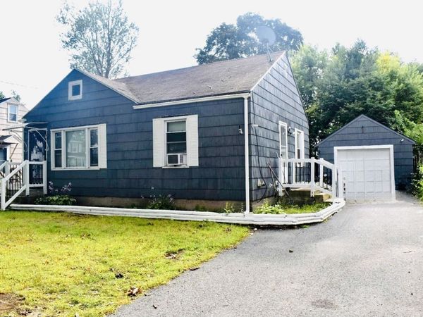 54 Georgetown St, Springfield, MA 01104