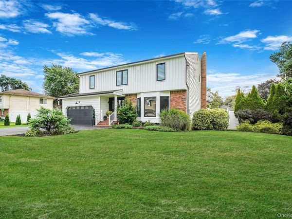 11 Susan Court , Deer Park, NY 11729