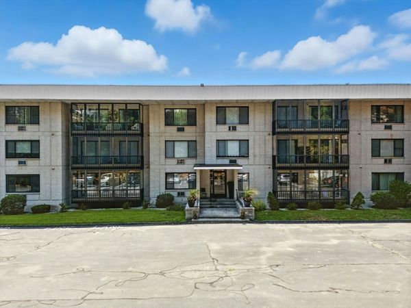 234 Nesmith St, Unit 8, Lowell, MA 01852