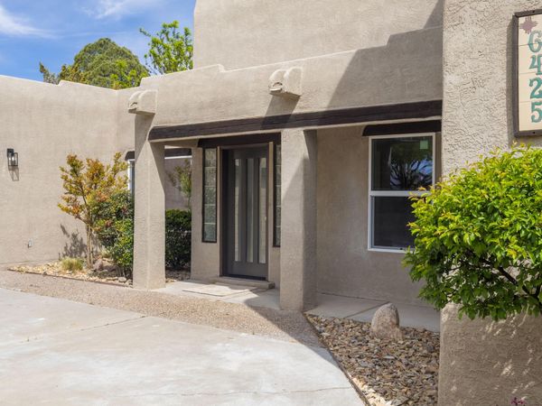 6425 Guadalupe Place NW, Los Ranchos, NM 87107