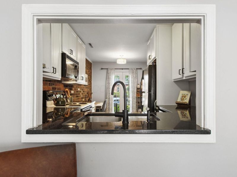 2815 Chateau Circle S, Unit 38, Columbus, OH 43221 Photo 11