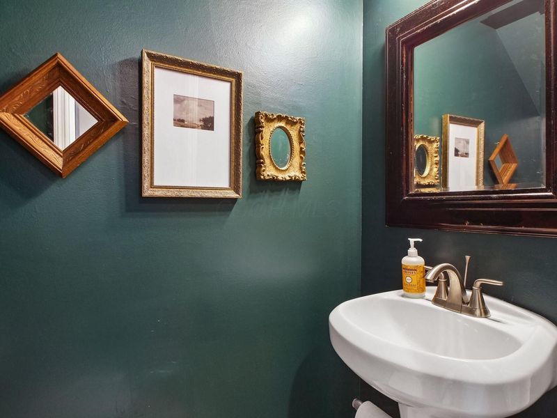 2815 Chateau Circle S, Unit 38, Columbus, OH 43221 Photo 12