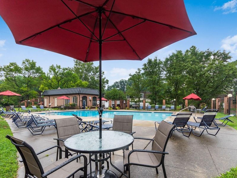 2815 Chateau Circle S, Unit 38, Columbus, OH 43221 Photo 25