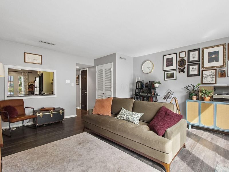 2815 Chateau Circle S, Unit 38, Columbus, OH 43221 Photo 9