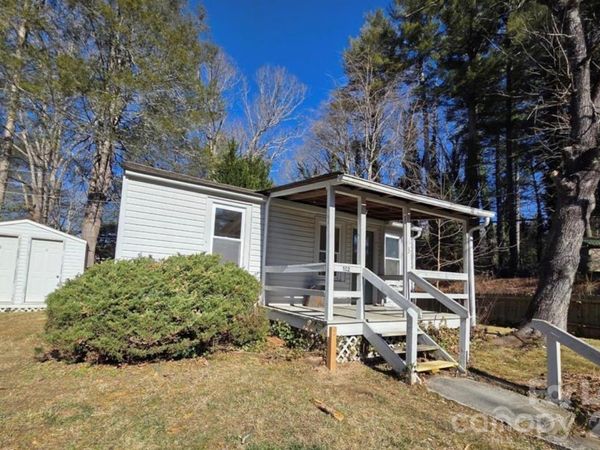 102 Malvern Drive , Hendersonville, NC 28739