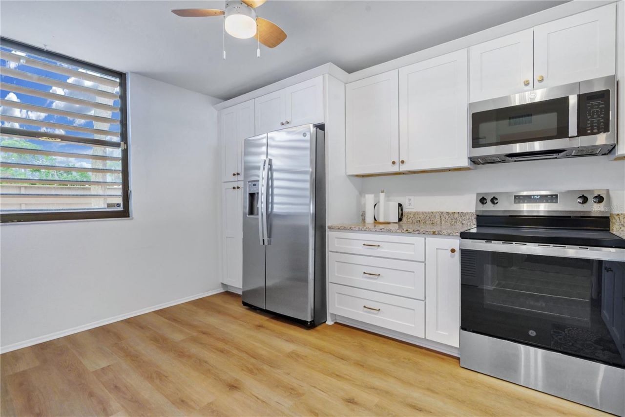 597 Lakeside Drive , Unit 205, Bradenton, FL 34210 Photo