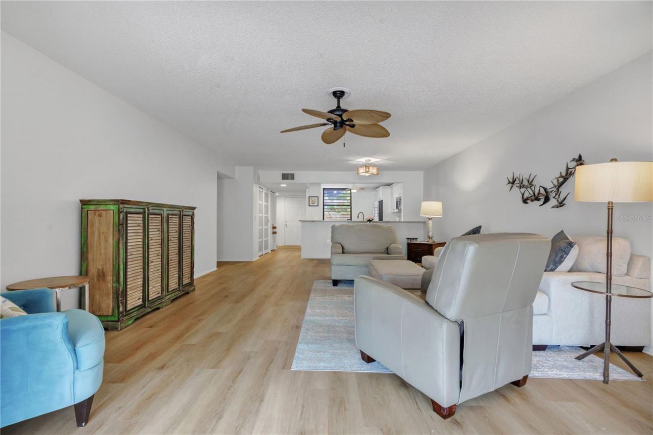 597 Lakeside Drive, Unit 205, Bradenton, FL 34210 Photo