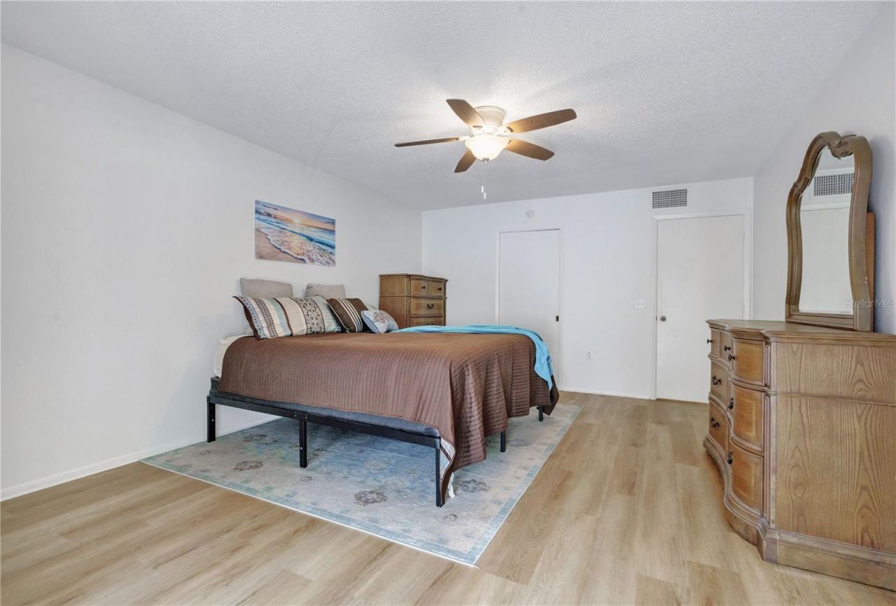 597 Lakeside Drive, Unit 205, Bradenton, FL 34210 Photo