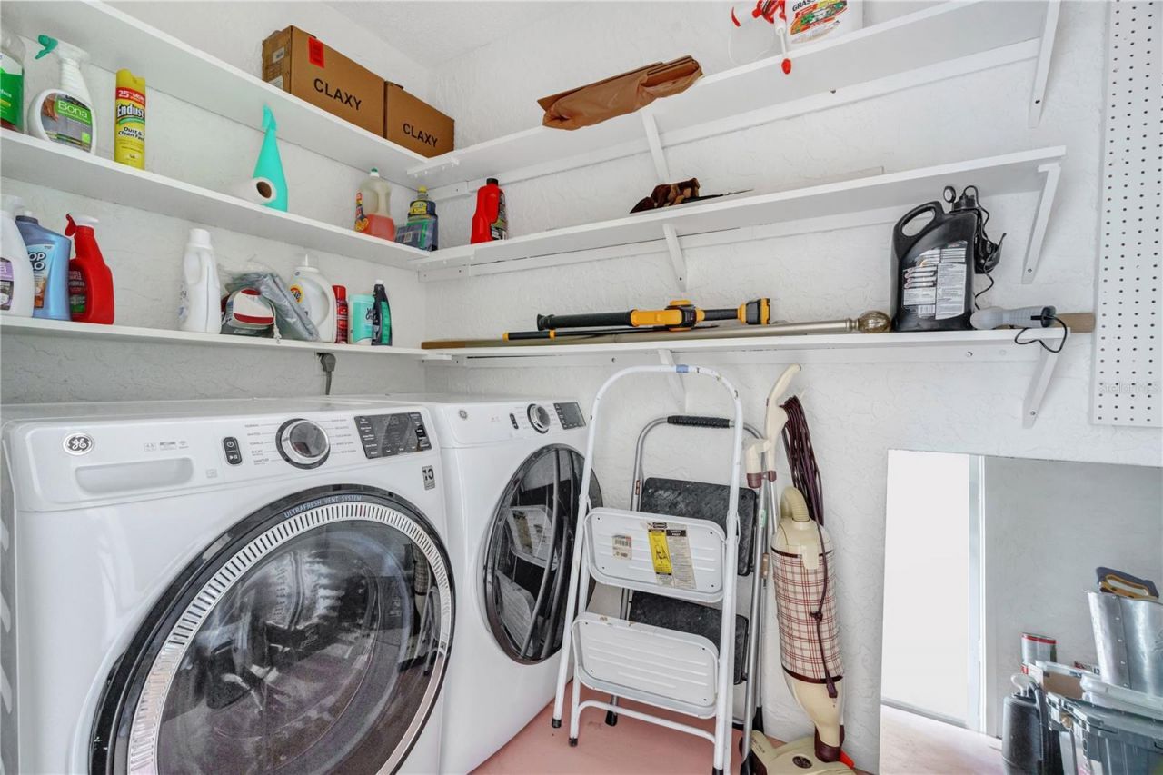 597 Lakeside Drive , Unit 205, Bradenton, FL 34210 Photo