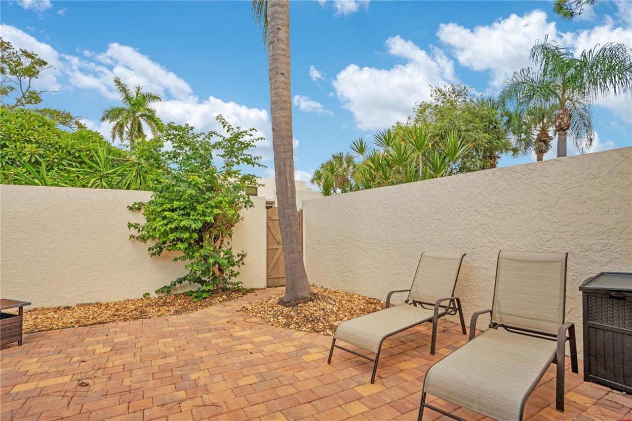 597 Lakeside Drive, Unit 205, Bradenton, FL 34210 Photo