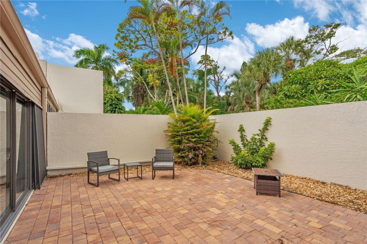 597 Lakeside Drive, Unit 205, Bradenton, FL 34210 Photo