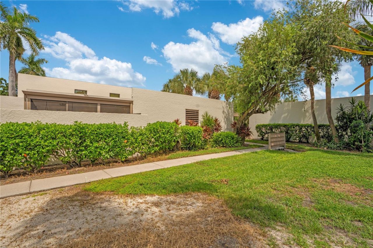 597 Lakeside Drive, Unit 205, Bradenton, FL 34210 Photo