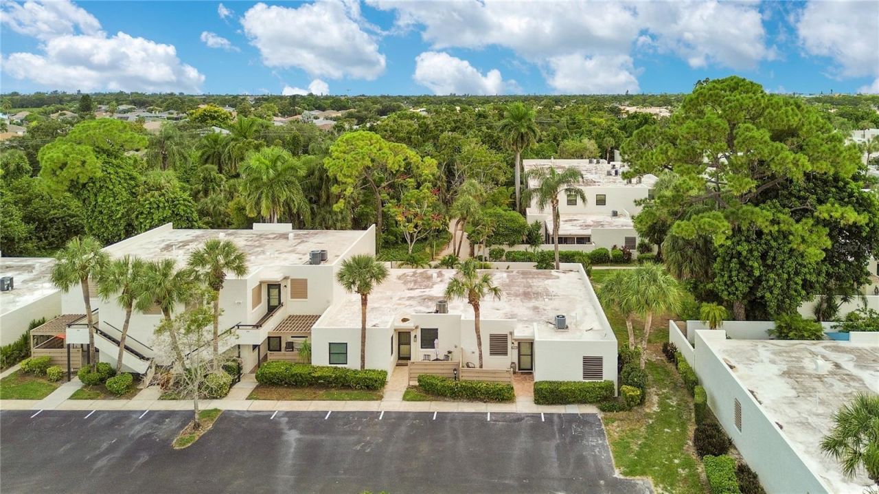 597 Lakeside Drive, Unit 205, Bradenton, FL 34210 Photo