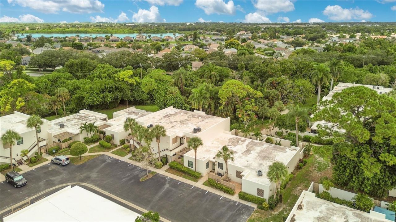 597 Lakeside Drive , Unit 205, Bradenton, FL 34210 Photo