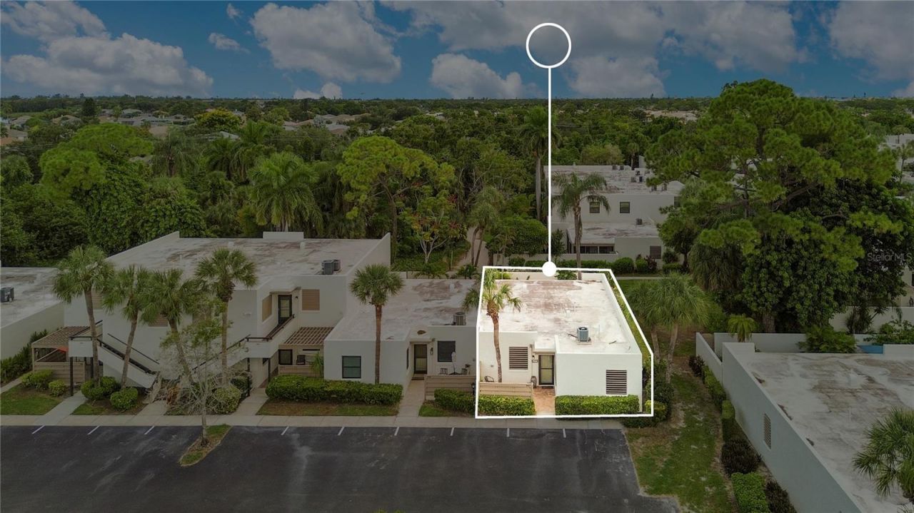 597 Lakeside Drive, Unit 205, Bradenton, FL 34210 Photo