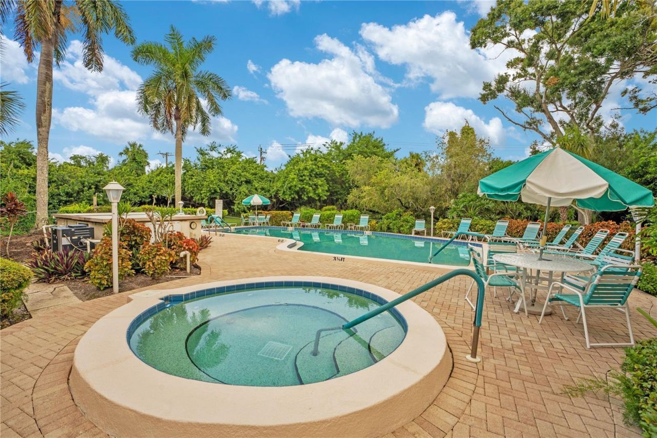597 Lakeside Drive, Unit 205, Bradenton, FL 34210 Photo