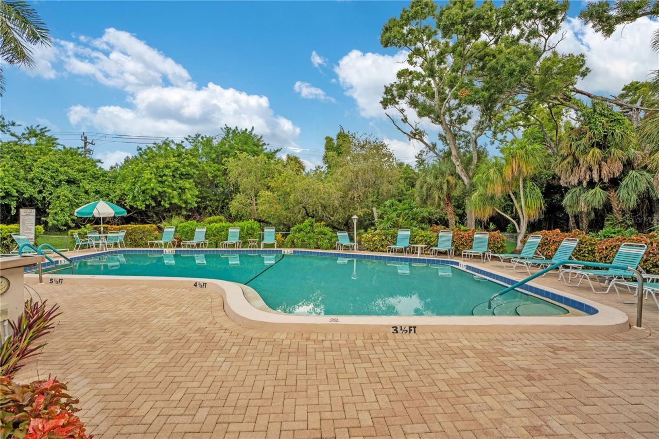 597 Lakeside Drive, Unit 205, Bradenton, FL 34210 Photo