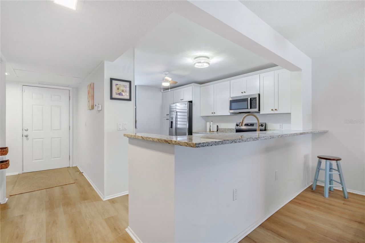 597 Lakeside Drive , Unit 205, Bradenton, FL 34210 Photo