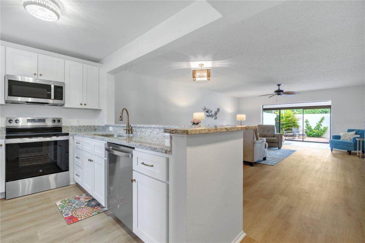 597 Lakeside Drive , Unit 205, Bradenton, FL 34210 Photo