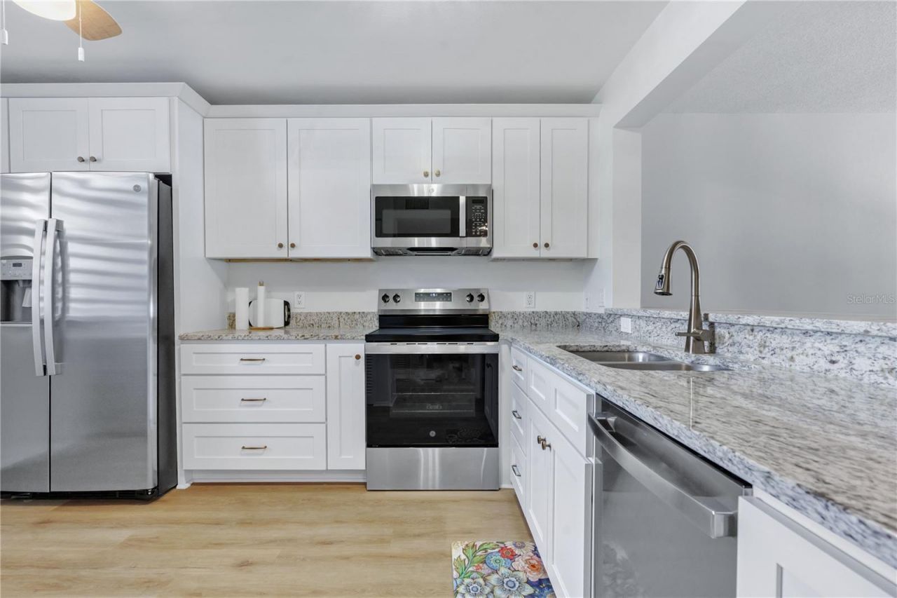 597 Lakeside Drive , Unit 205, Bradenton, FL 34210 Photo