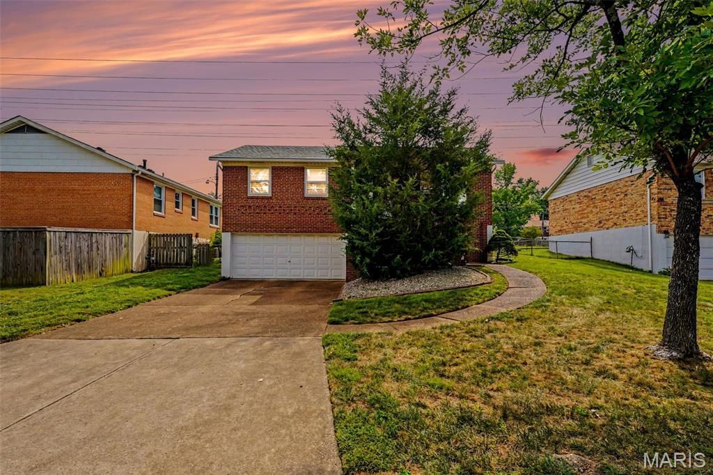 9104 Lemona Drive, Saint Louis, MO 63123 Main Photo