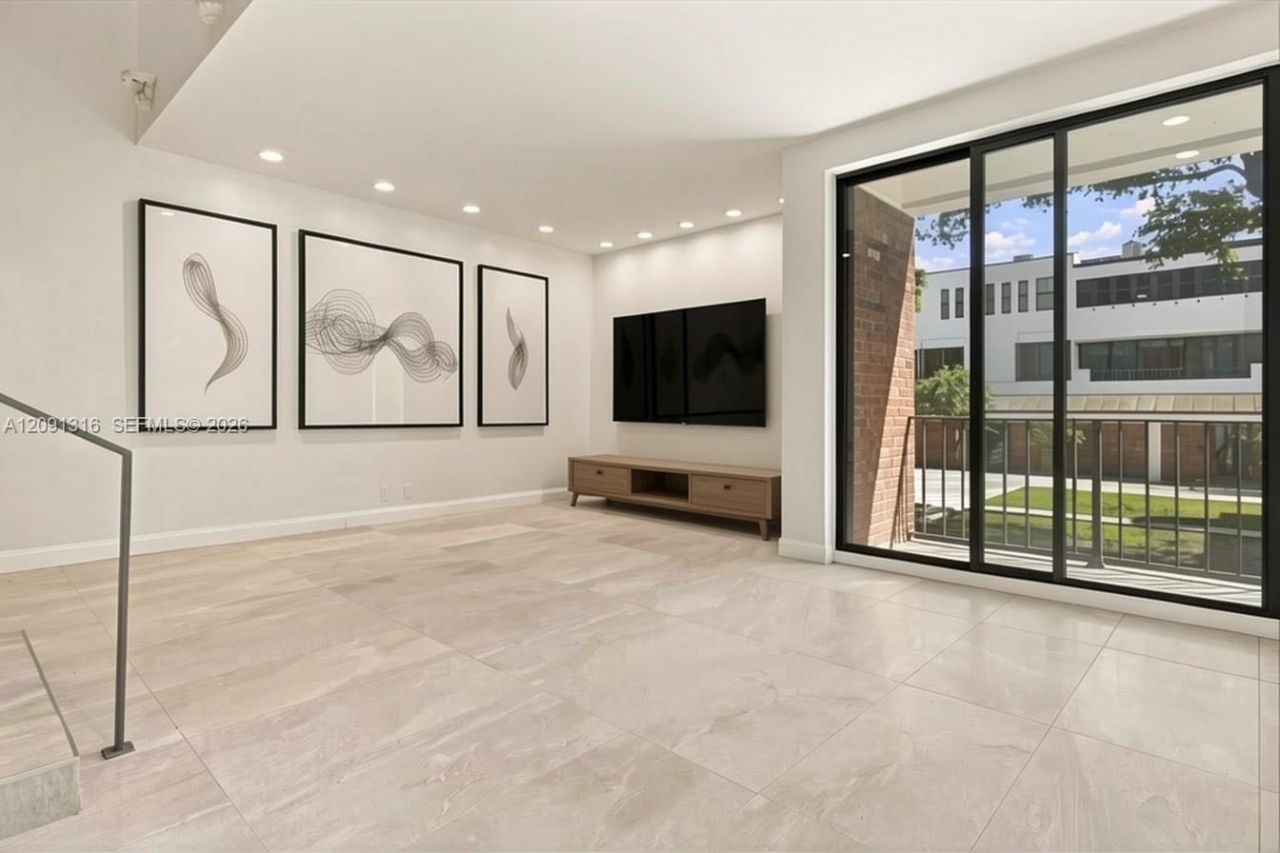 1542 NE Quayside Ter , Unit D2, Miami, FL 33138 Photo