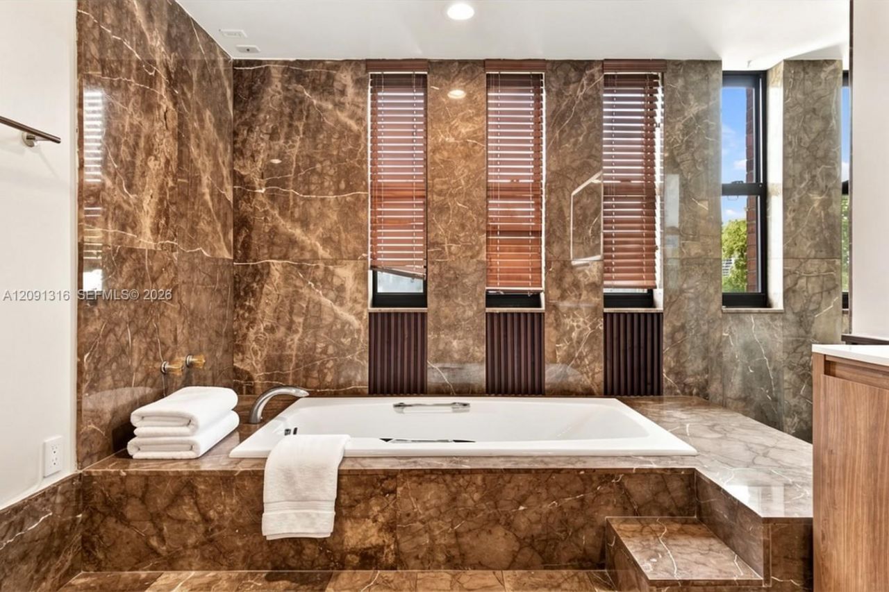 1542 NE Quayside Ter , Unit D2, Miami, FL 33138 Photo