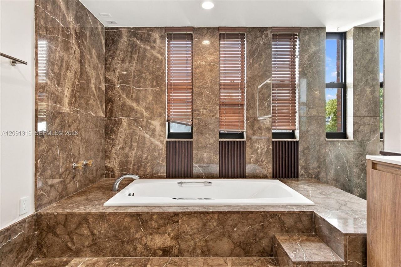 1542 NE Quayside Ter , Unit D2, Miami, FL 33138 Photo