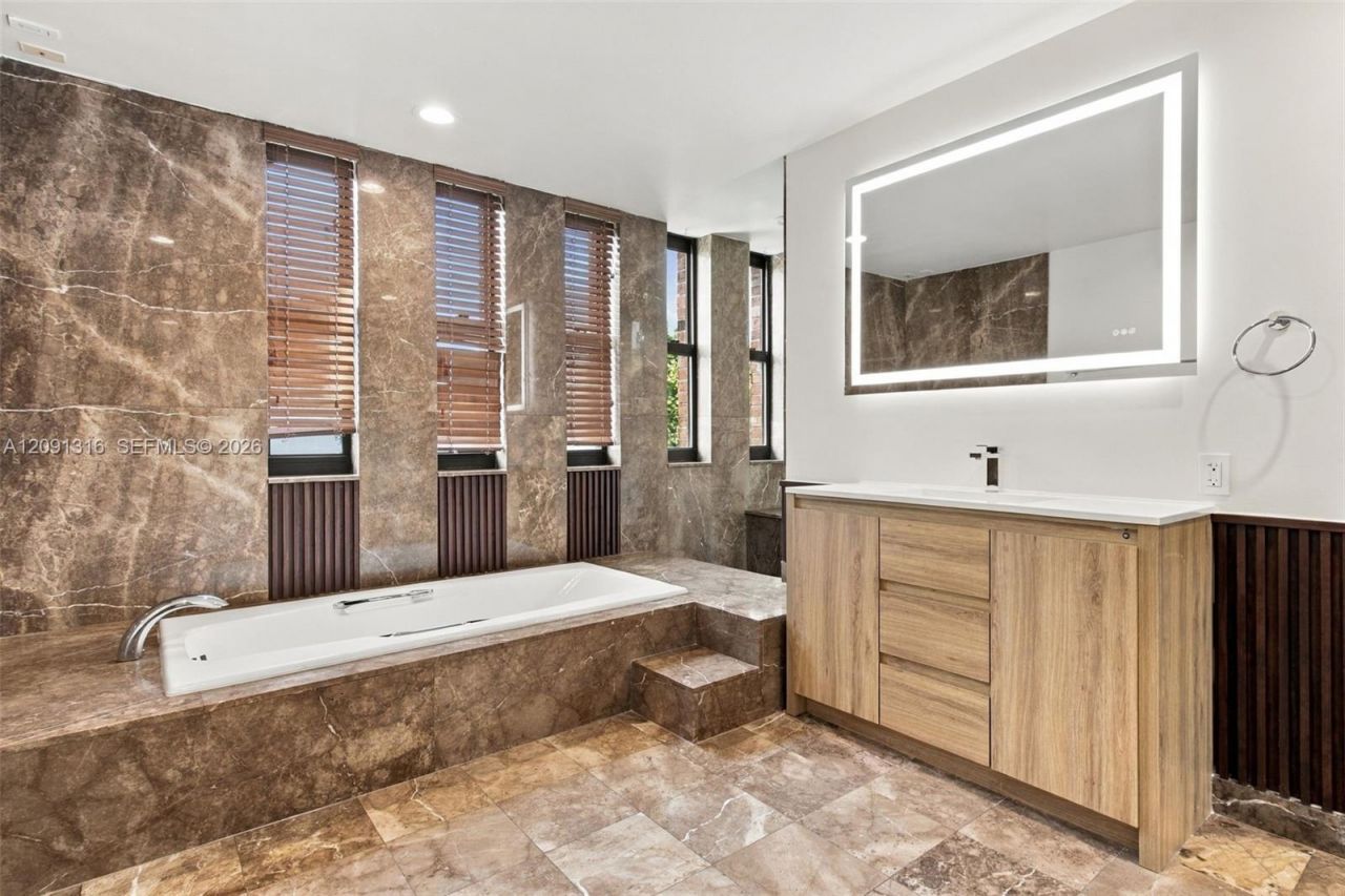 1542 NE Quayside Ter , Unit D2, Miami, FL 33138 Photo