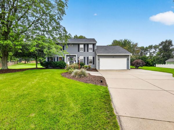 W148N7167 Terriwood Ct, Menomonee Falls, WI 53051