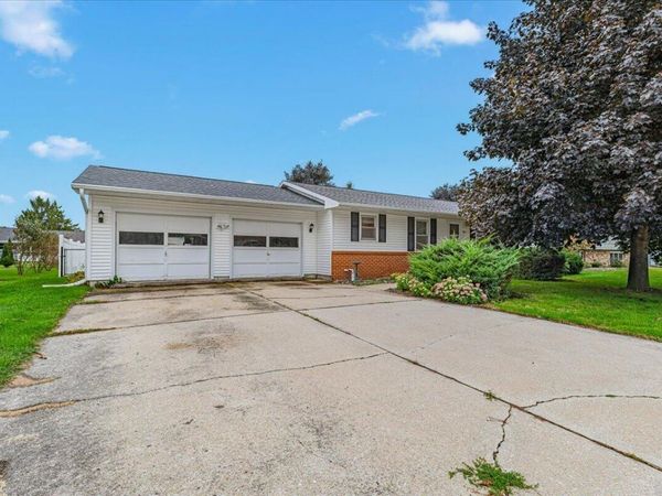 465 Neevel Ave, Waupun, WI 53963