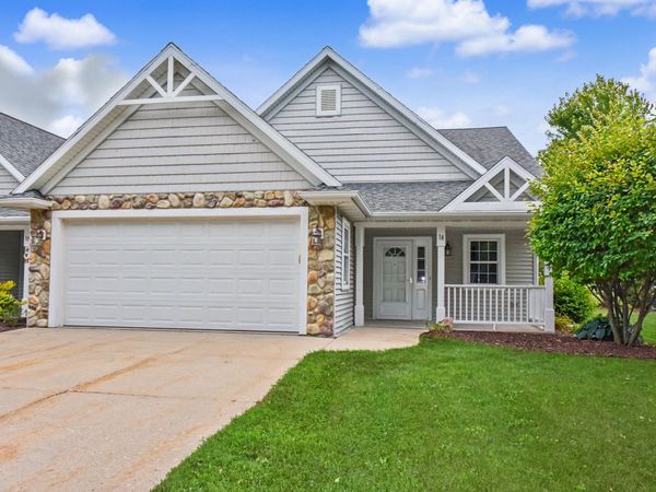 18 Cedar Ln, Elkhart Lake, WI 53020